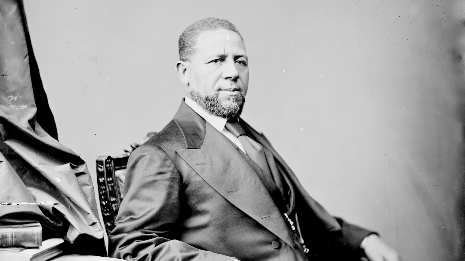 articles/2015/01/07/the-black-man-who-replaced-jefferson-davis-in-the-senate/150106-dray-black-senator-tease_twvdoc
