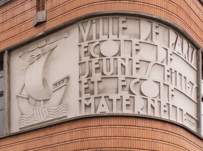 galleries/2015/10/11/paris-has-the-coolest-signs/151002-graphique-de-rue-12_bt9h7i