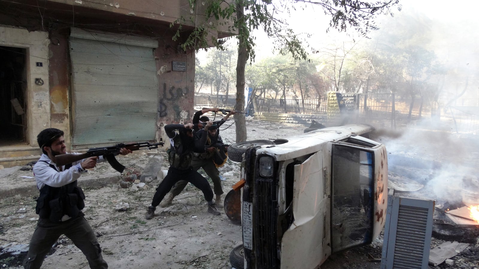 articles/2013/11/07/how-the-syrian-war-subreddit-scoops-mainstream-media/131106-syria-reddit-strochlic-tease_j0tjlp