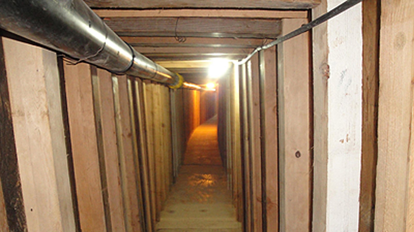 cheats/2012/07/13/tunnels-found-under-us-mexico-border/mexico-us-border-tunnels-cheat_vj8gni