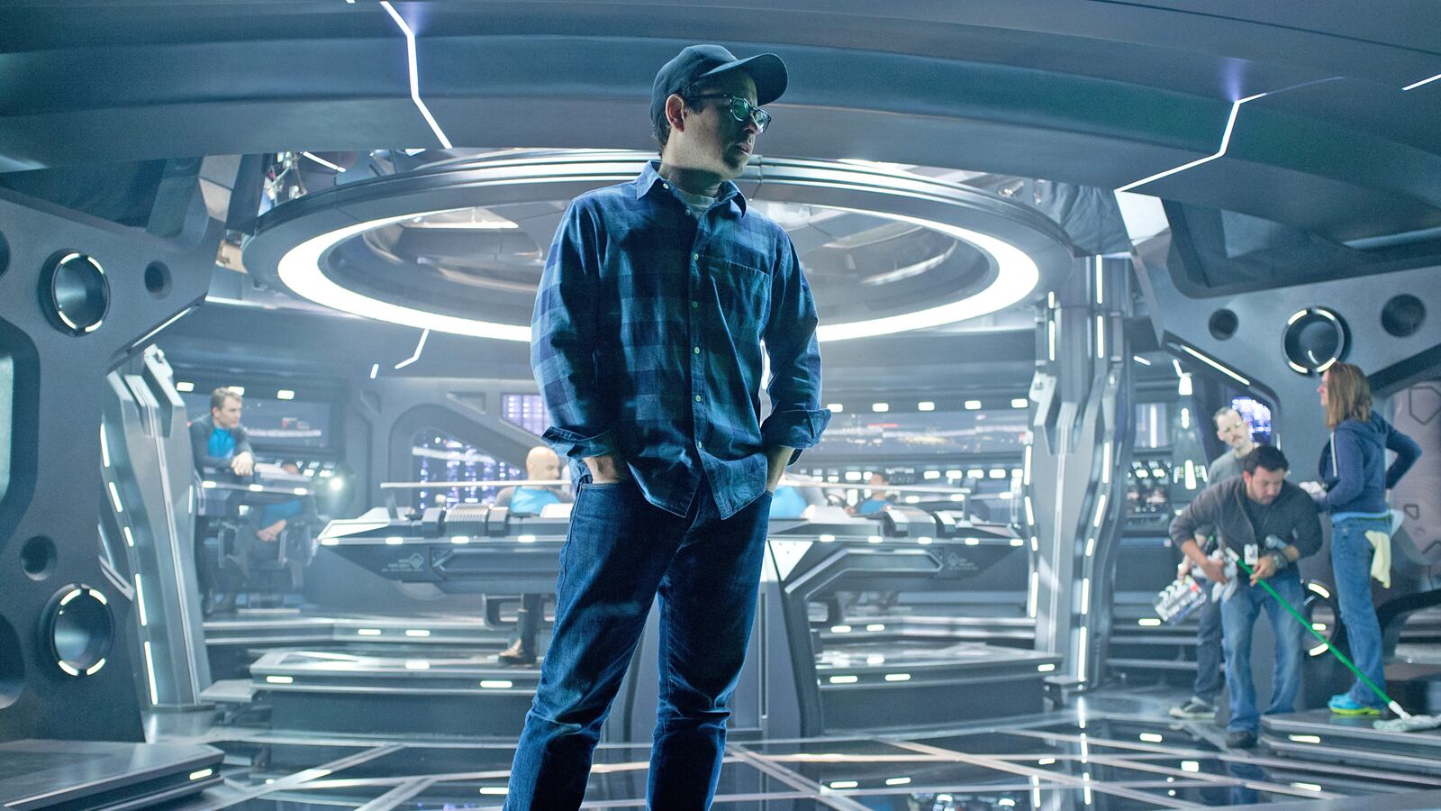 articles/2013/05/19/j-j-abrams-divisive-star-trek-into-darkness/130519-jj-abrams-kumar-tease-new_pavciy