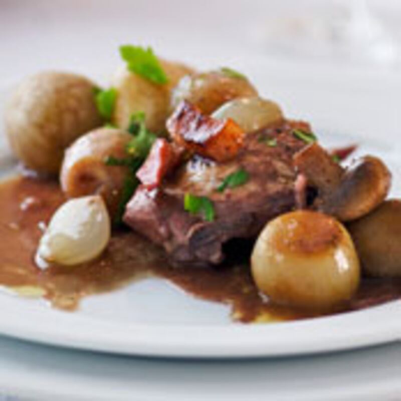 articles/2009/09/22/quintessential-coq-au-vin-recipes/coq-au-vin_51383_gvkrw6
