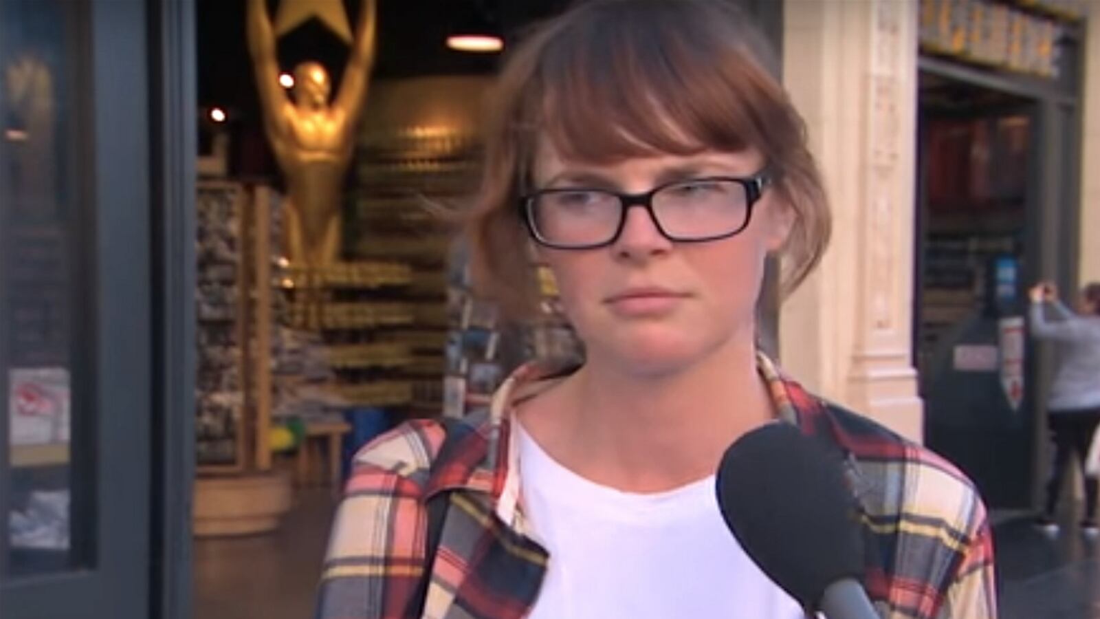 articles/2016/02/26/jimmy-kimmel-lies-to-people-about-the-oscars/160226-wilstein-kimmel-oscars-tease_dvi9kf