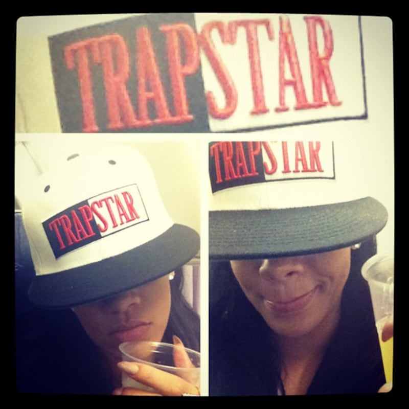 galleries/2012/04/29/rihanna-kim-kardashian-more-celebrity-twitter-pictures-photos/twitpics-rihanna_au0qep