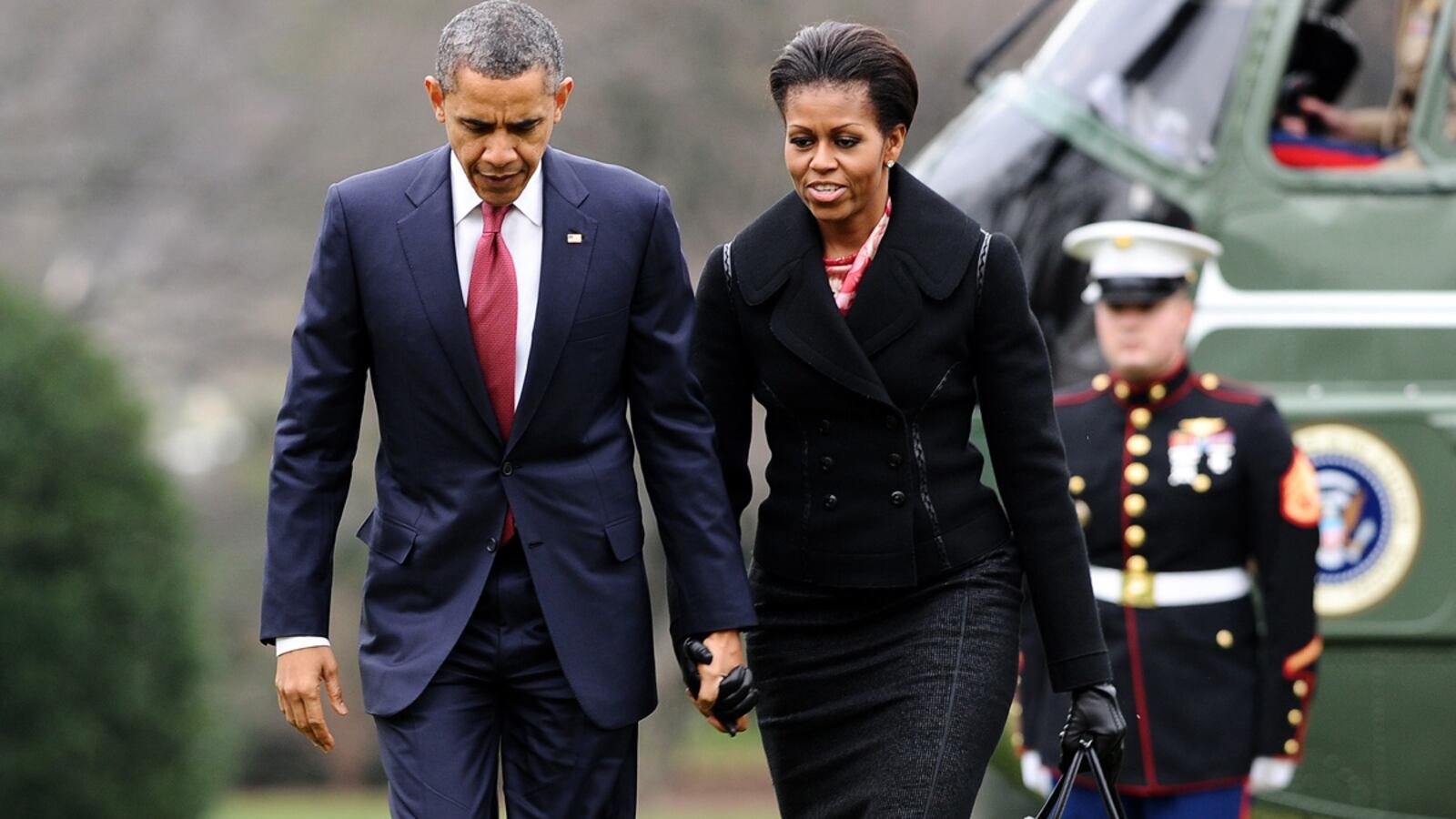 cheats/2012/01/08/obamas-threw-alice-in-wonderland-bash/obamas-threw-halloween-bash-cs_mgbip4