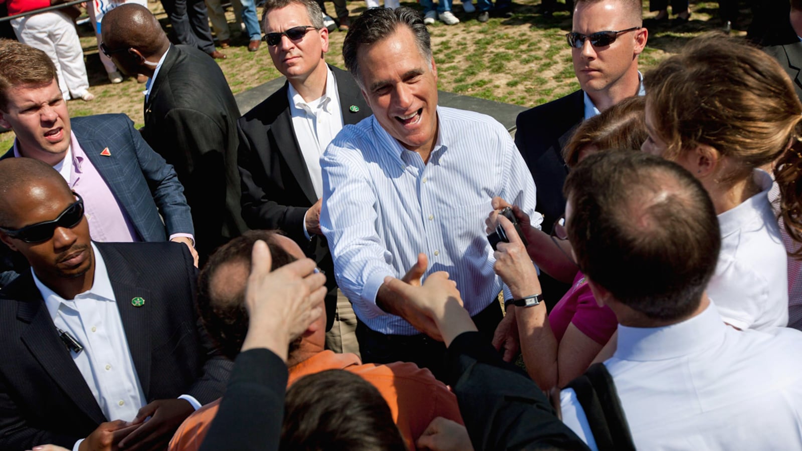 articles/2012/03/17/mark-mckinnon-s-memo-to-romney-staffers-these-dark-days-will-pass/mitt-momentum-mckinnon_r6ooww