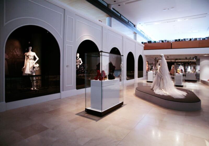 galleries/2010/03/15/dior-the-creative-passion/dior-high-gloss---8_yhlnhr