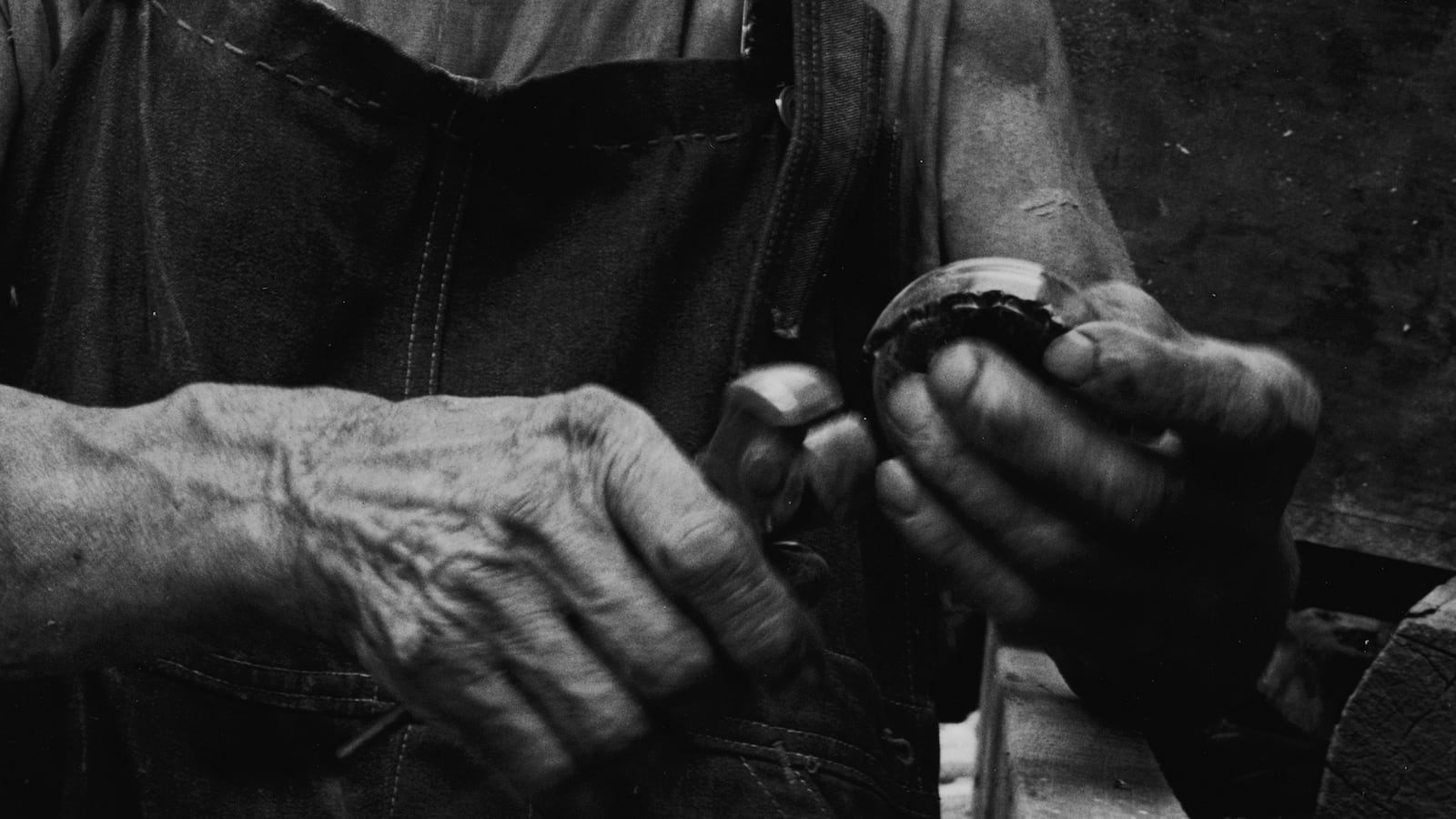 articles/2013/03/14/is-masculine-writing-dead/130314-masculine-writing-bill-tease_ngoc1o