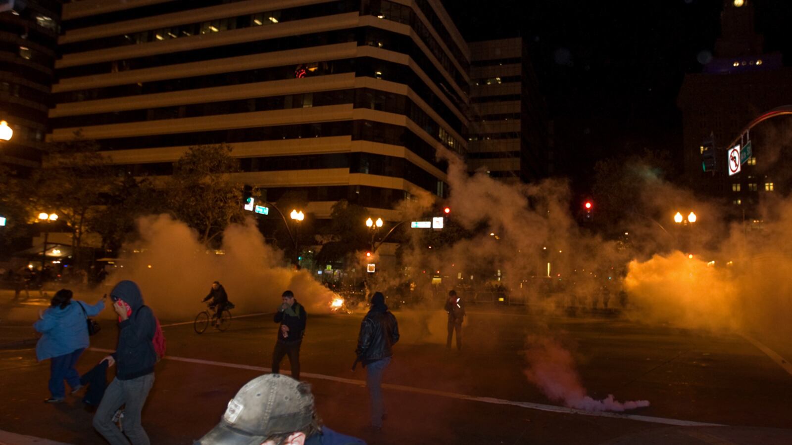 cheats/2011/10/26/police-tear-gas-occupy-oakland/oakland-protests-tear-gas-cheat_ueumok