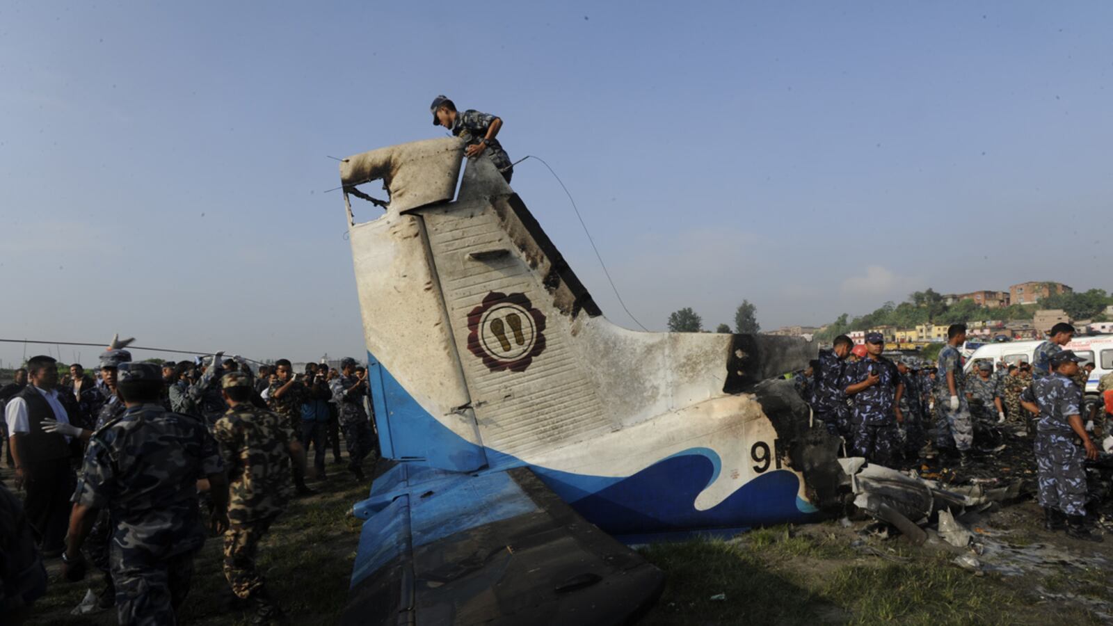 cheats/2012/09/29/19-die-in-everest-plane-crash/nepal-plane-crash-cheat_h7uod9