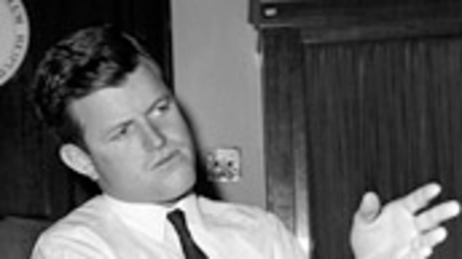 articles/2009/08/26/my-boss-teddy/ross-ted-kennedy-internship_44002_n1uegw
