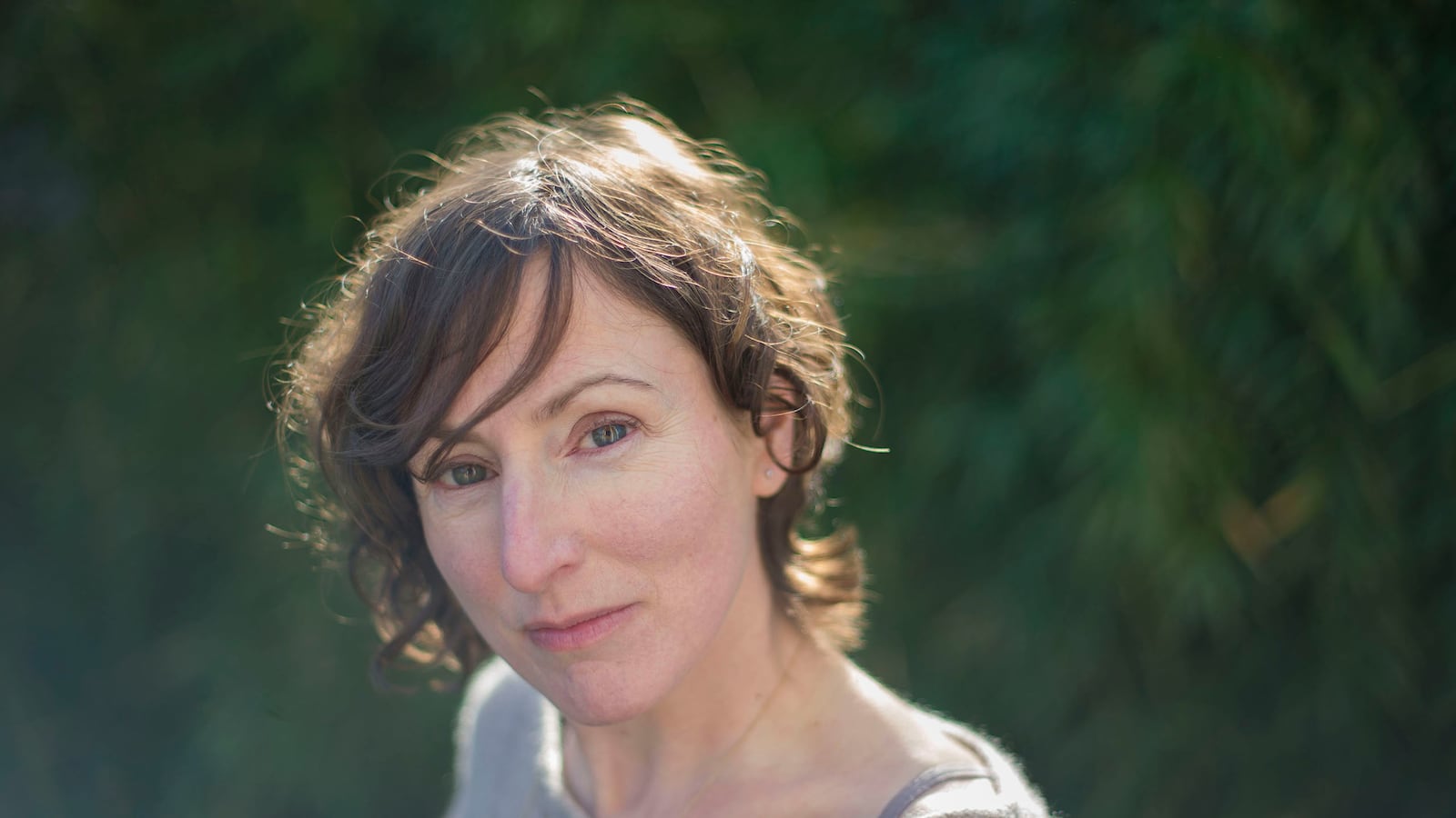 articles/2014/05/26/nina-stibbe-is-a-modern-mary-poppins-with-a-grin/140525-scholes-stibbe-tease_p13x9x