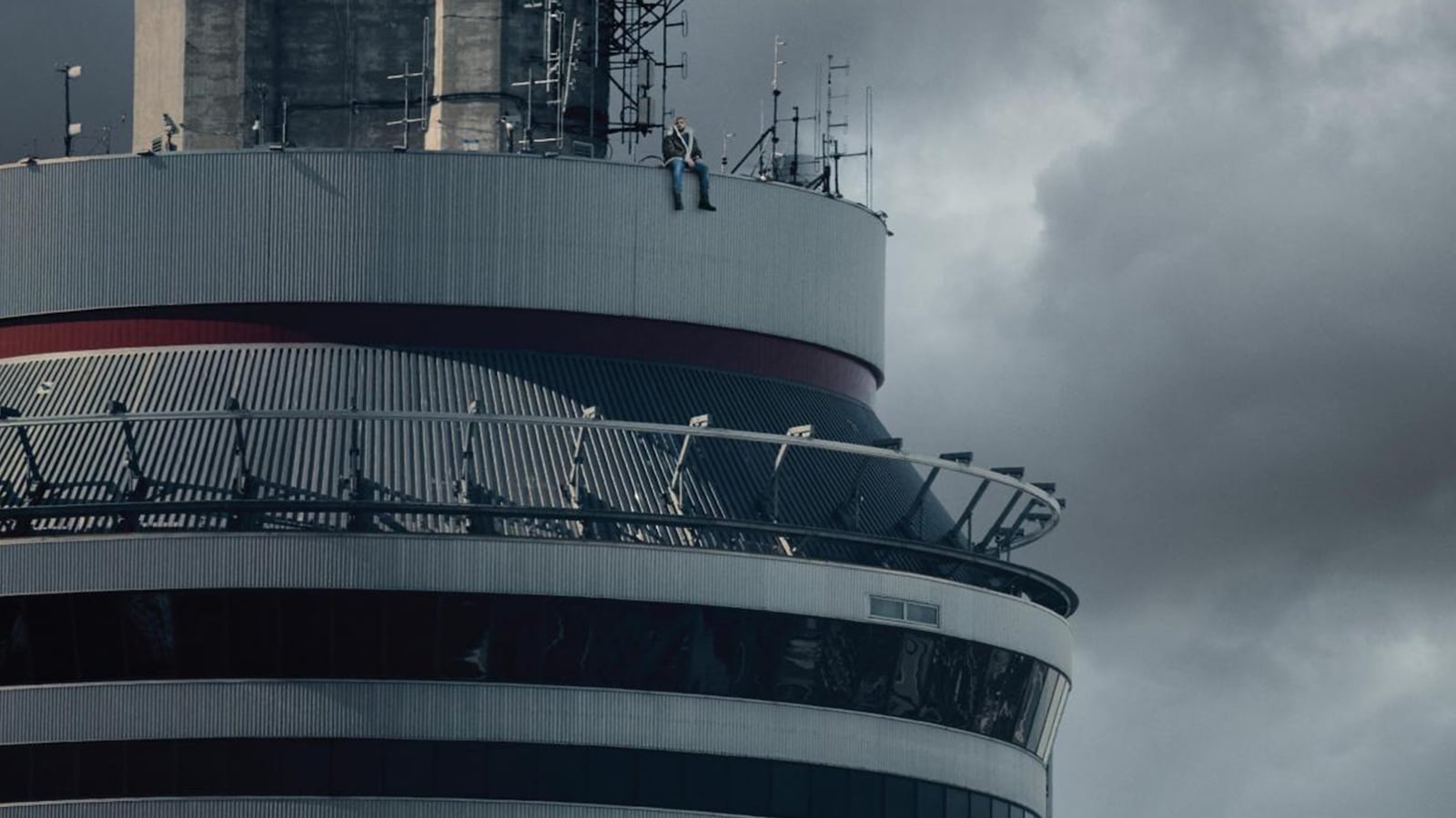 articles/2016/04/29/drake-s-views-the-parodies/140229-sykes-drake-views-album-cover-tease_qa4osv