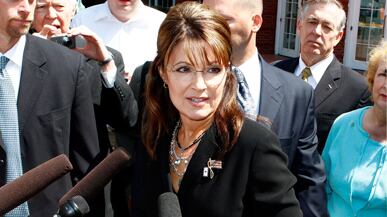 articles/2010/11/28/how-sarah-palin-plays-the-press-and-why-the-lamestream-media-comes-back-for-more/kurtz-palin-media_143686_aatpgq
