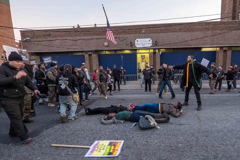 articles/2014/12/27/protestors-demand-justice-for-gurley-as-the-nypd-buries-officer-ramos/141227-nestel-protest2-embed_ak9tcy