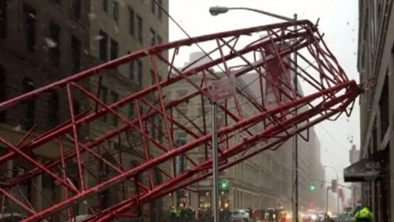 cheats/2016/02/05/1-dead-drivers-trapped-in-nyc-crane-collapse/160205-crane-collapse-cheat_eh8fac