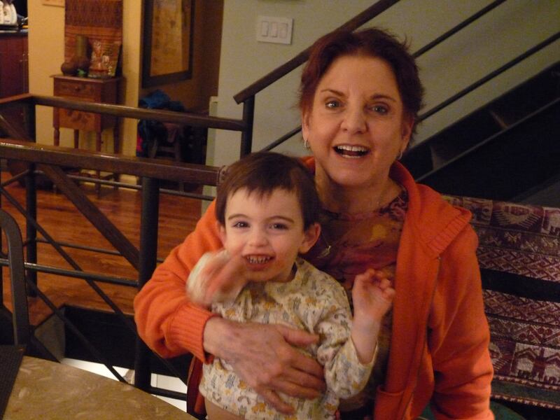 articles/2016/05/08/the-surreal-story-of-a-purple-faced-lady-and-my-mom-s-stolen-jewels/160507-shachtman-missing-jewels-hunt-embed-6_bijut0