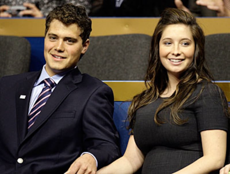 articles/2010/07/15/bristol-palins-ex-boyfriend-ben-barber-slams-levi-johnston/bristol-levi-engaged_iutep9