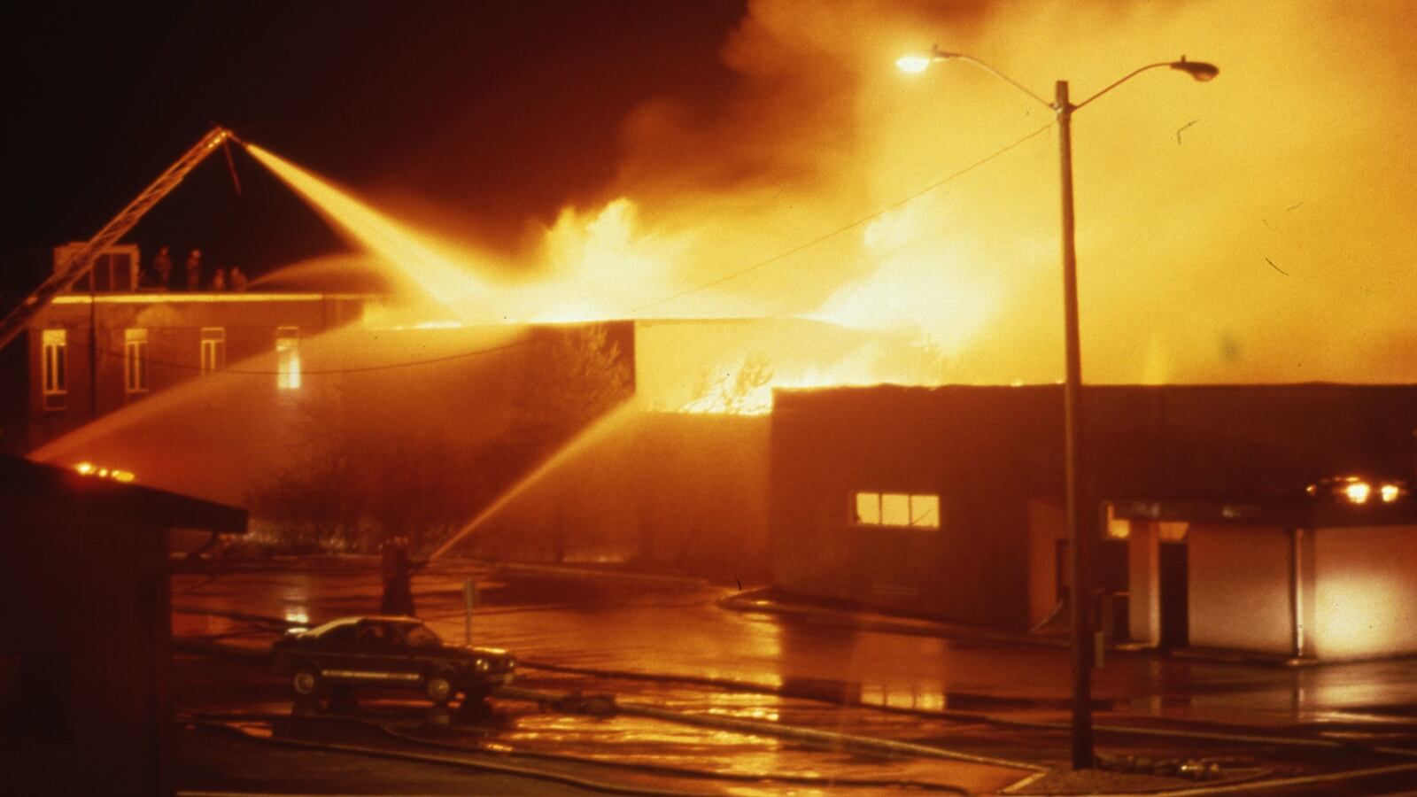 ExWOvNcVEAIFWz8_axp8xu