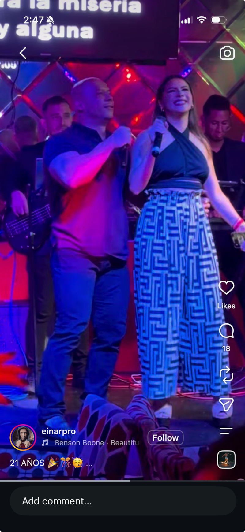 Bodybuilder and celebrity trainer Einar Méndez, who has since passed, sings karaoke with his daughter in an Instagram Post.