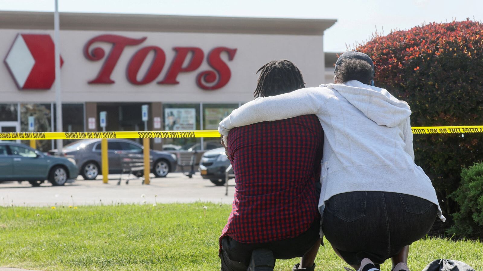 2022-05-15T154134Z_335392144_RC2Q7U9TT1L9_RTRMADP_3_NEW-YORK-SHOOTING_atv0q0