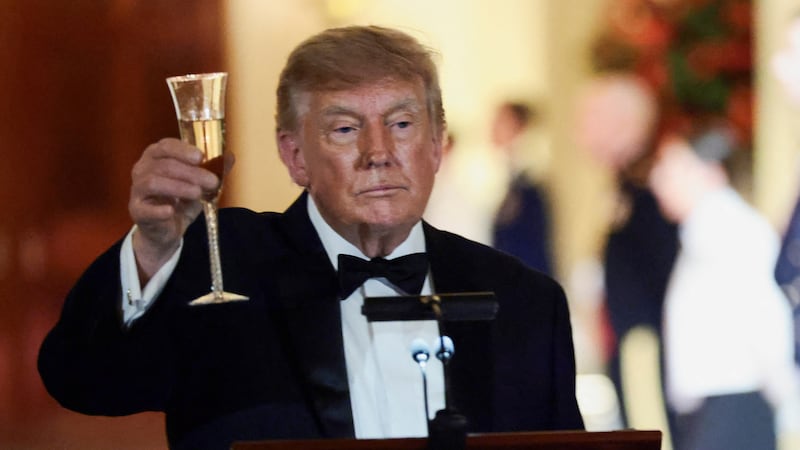 US President Donald Trump makes a toast during a state dinner for Chinese President Xi Jinping at the White House in Washington, D.C., US, September 24, 2026. REUTERS/Evelyn Hockstein