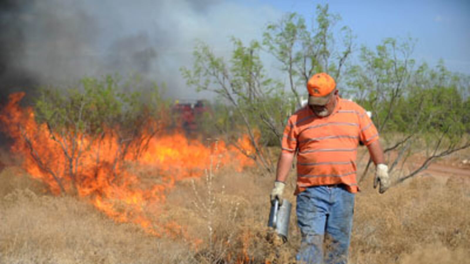 cheats/2011/04/10/wildfire-roars-across-texas-plains/texas-fires_nyyyso
