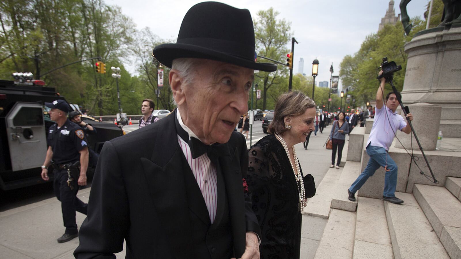 cheats/2016/07/01/gay-talese-disavows-his-latest-book/160701-gay-talese-cheat_chb0jb