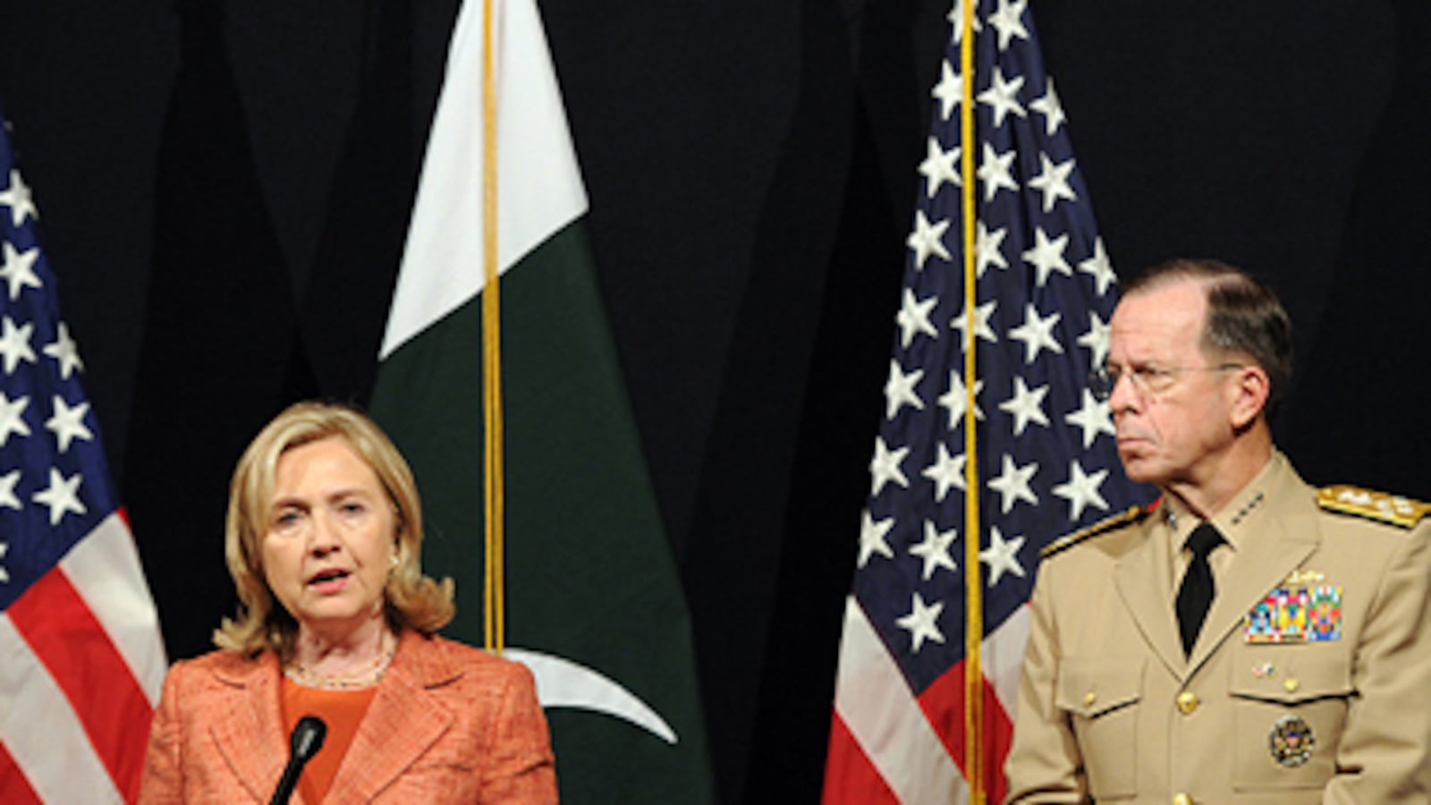 articles/2011/05/27/hillary-clinton-and-mike-mullen-on-americas-problems-with-pakistan/moreau-hillary-pakistan_183863_p6cmnk