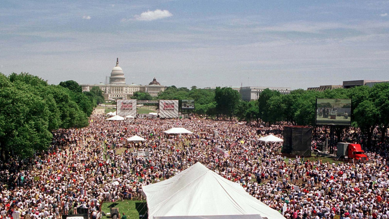 articles/2015/09/07/how-to-organize-the-mother-of-all-protests/150906-dees-mother-protests-tease_m6vqp3