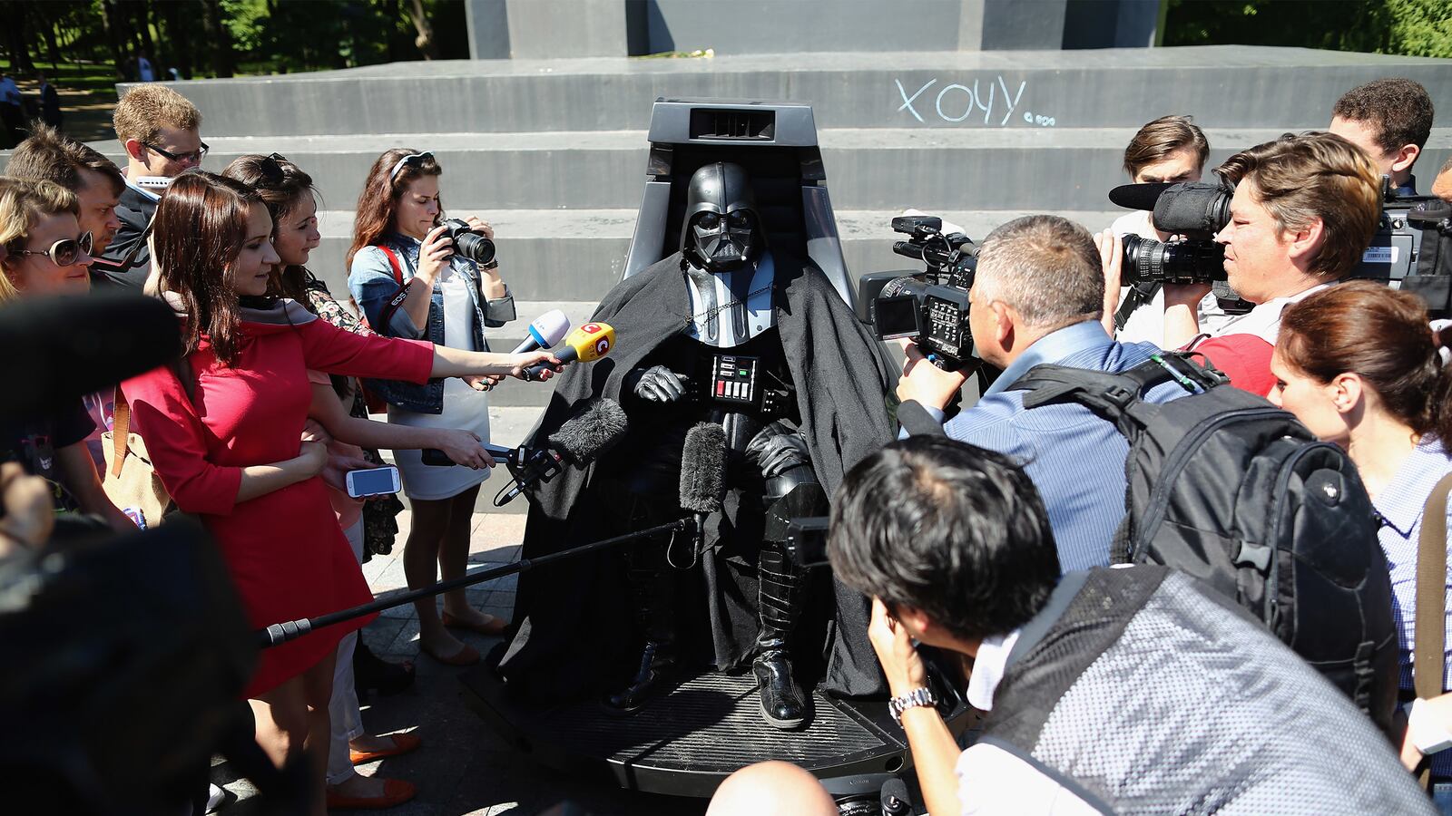 cheats/2014/10/25/darth-vader-runs-for-ukraine-parliament/141025-darth-vader-cheat_pcwcof