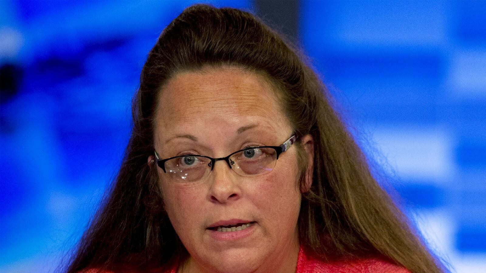 cheats/2015/09/25/kim-davis-turns-republican/150925-kim-davis-cheat_rqvmxn