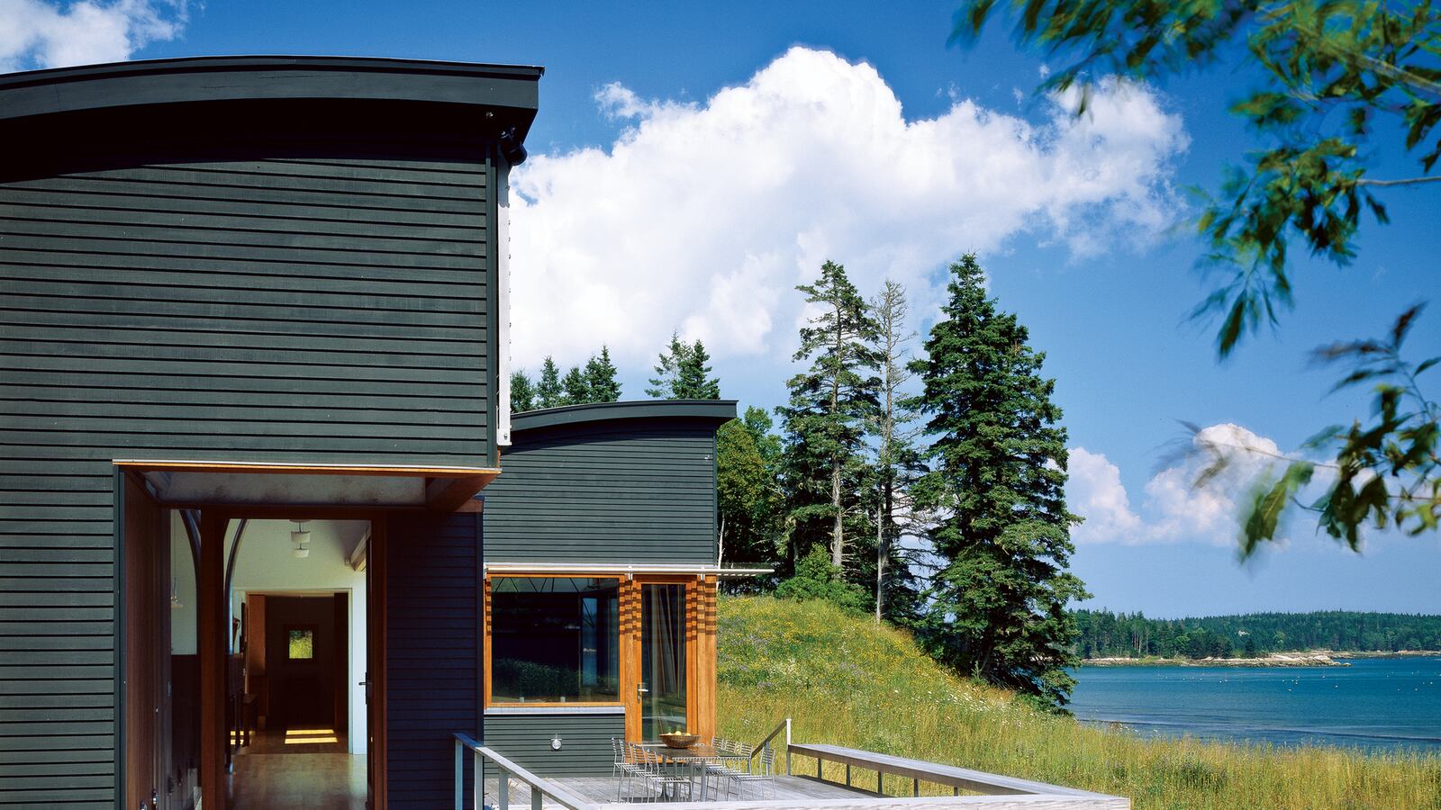 galleries/2013/05/03/omg-i-want-this-house-maine-photos/130503-omg-house-maine-tease_p7bptb