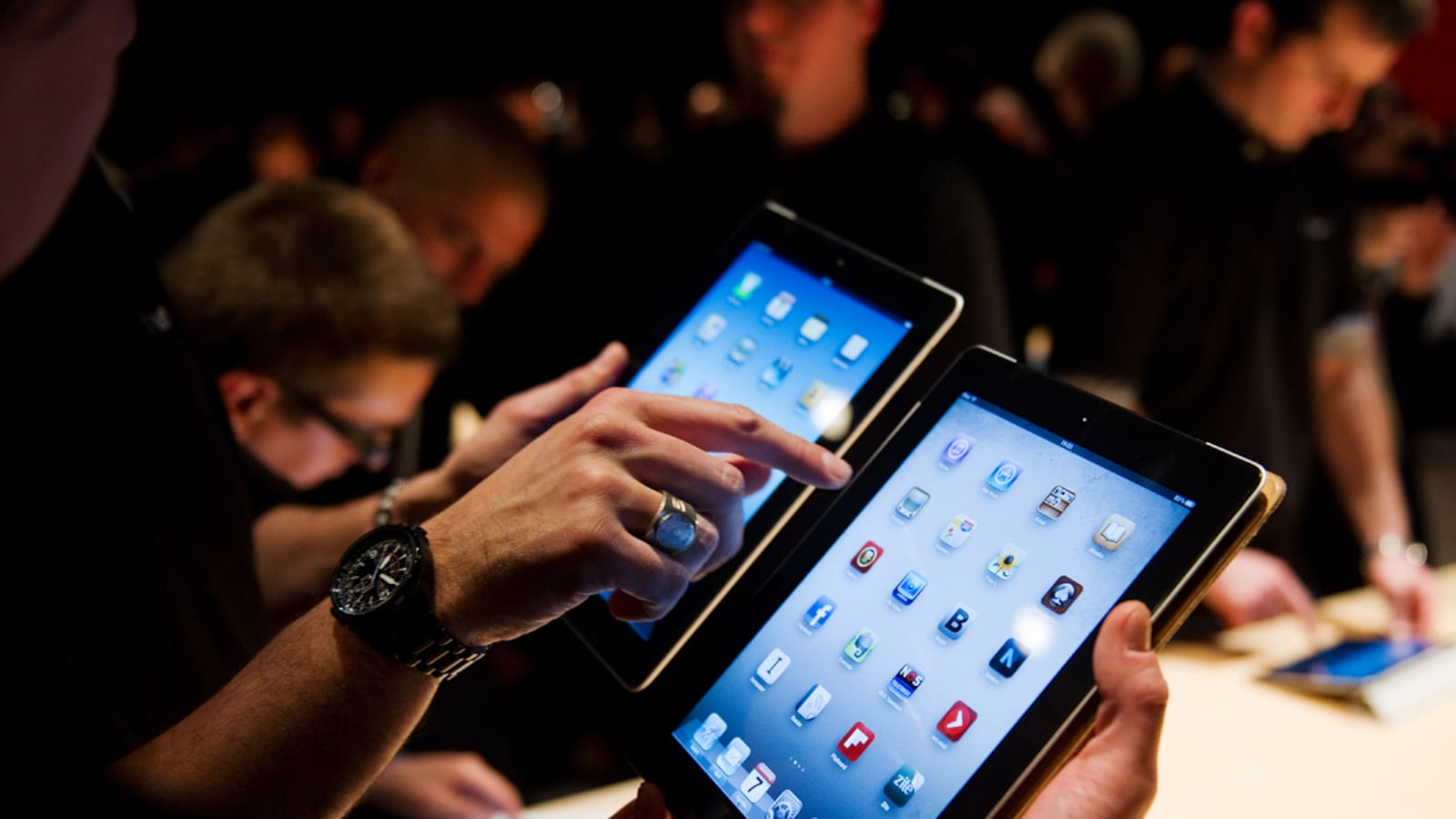 articles/2012/04/11/amazon-is-the-big-winner-in-justice-dept-suit-against-apple-and-5-publishers/apple-ebook-so_elcdhy