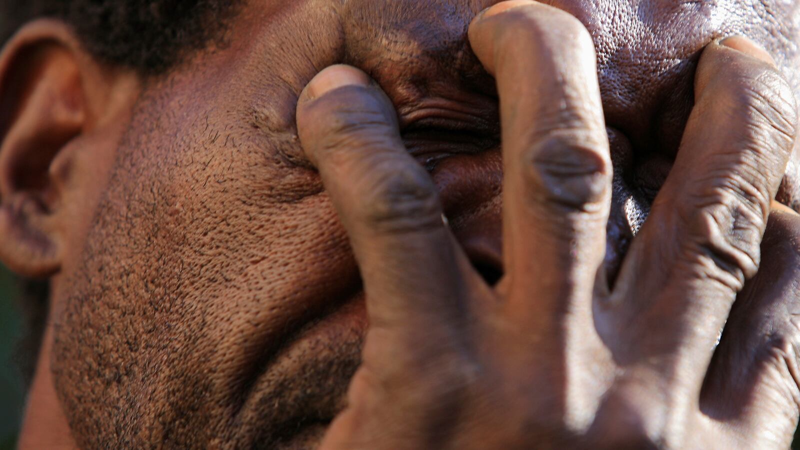 cheats/2013/10/12/hangover-cure-found-in-full-fat-sprite/131010-cheat-weird-hangover_okovx5