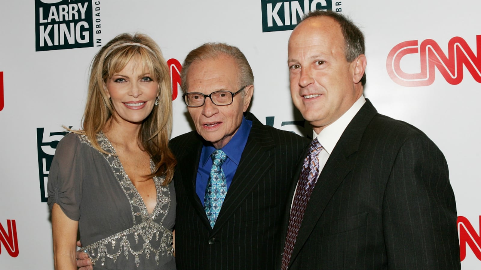 cheats/2012/07/27/cnn-head-jim-walton-leaving/walton-leaving-cnn_rlolzx