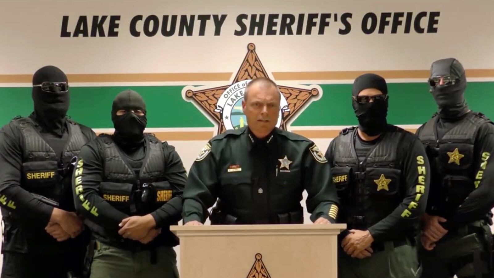 articles/2017/04/10/we-are-coming-for-you-this-florida-sheriff-s-warning-to-local-drug-dealers/170410-Del-Valle-cop-social-media-roundup-tease_cctvfo