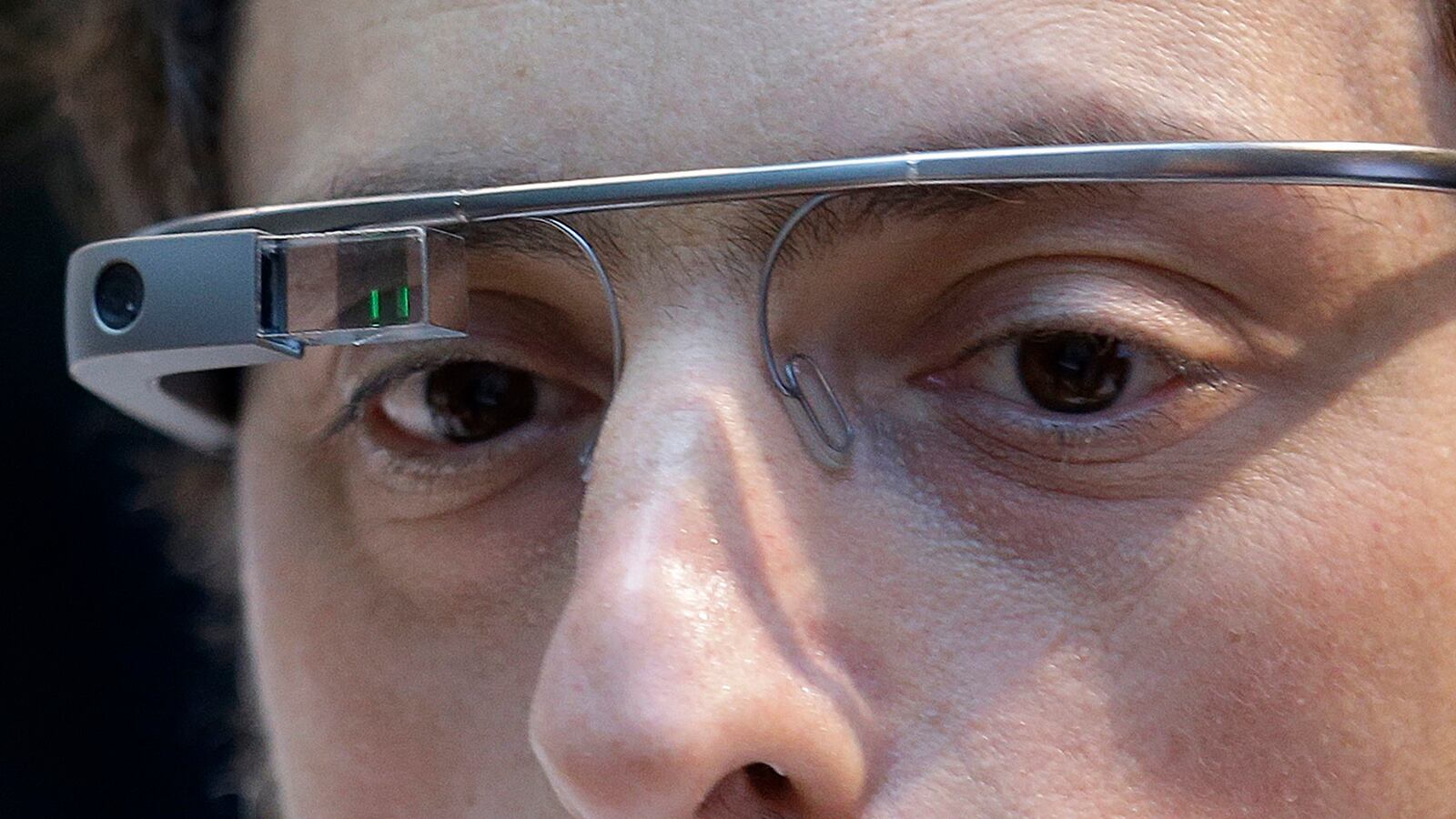 cheats/2013/03/10/seattle-bar-bans-google-glasses/130310-google-glasses-banned-bar-cheat_ldehvx