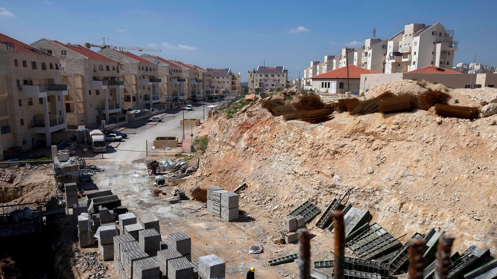 cheats/2013/08/13/israel-frees-26-palestinian-prisoners/130613-west-bank-cheat_fhr1jy