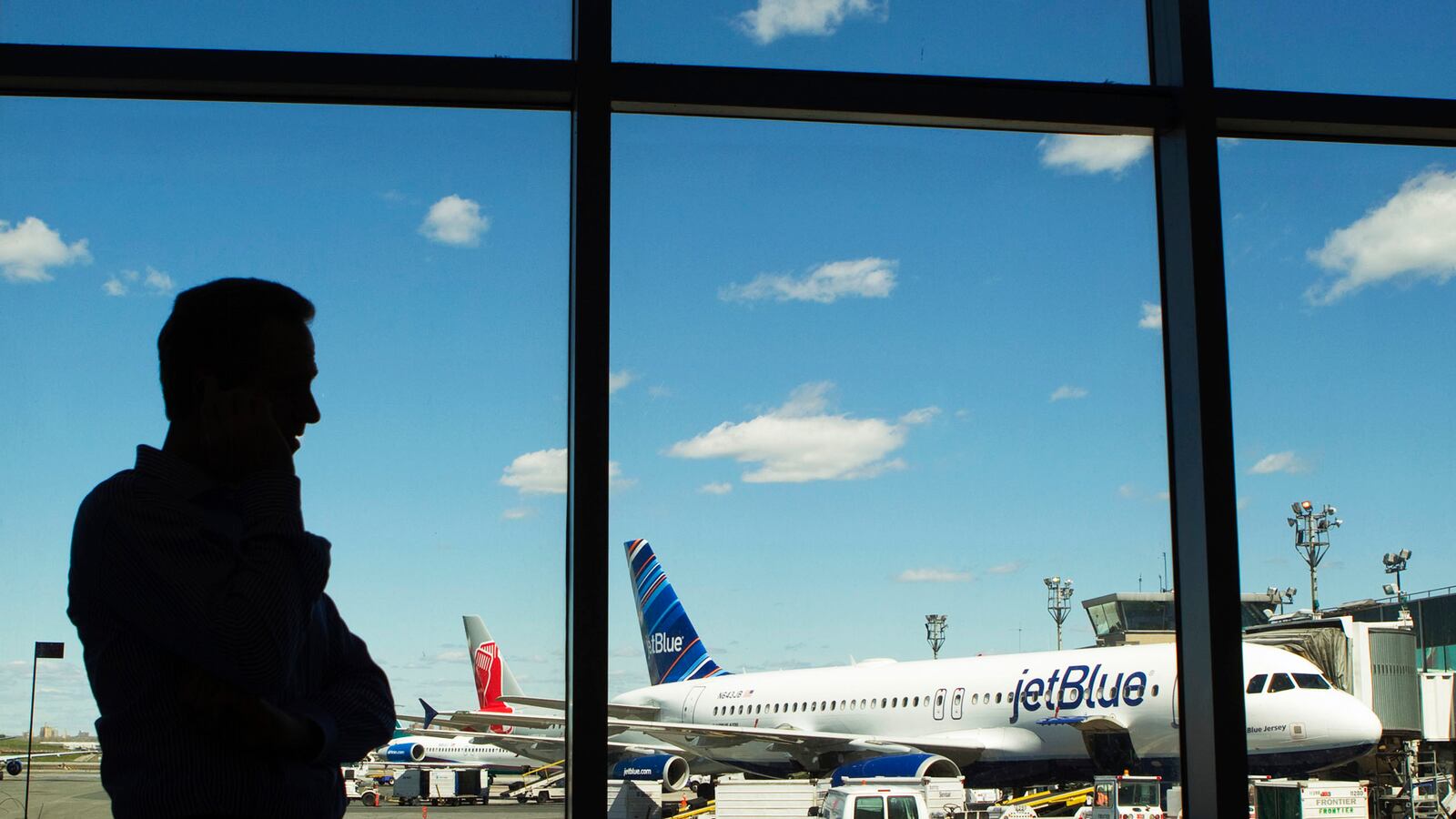 articles/2013/10/31/your-ipod-most-likely-won-t-bring-down-the-plane/131031-faa-cellphones-planes-irving-tease_xzef3o