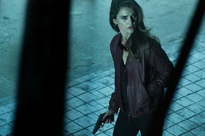 articles/2014/02/26/the-americans-showrunners-dissect-the-secrets-of-season-2/140226-romano-americans_zwq3yd