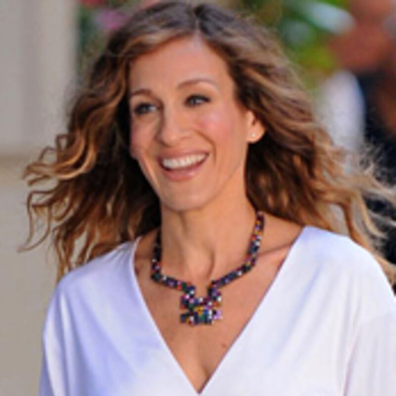 articles/2009/09/23/undercover-extra-my-day-on-the-sex-and-the-city-2-set/dana-satc-report_51700_jmoy0q