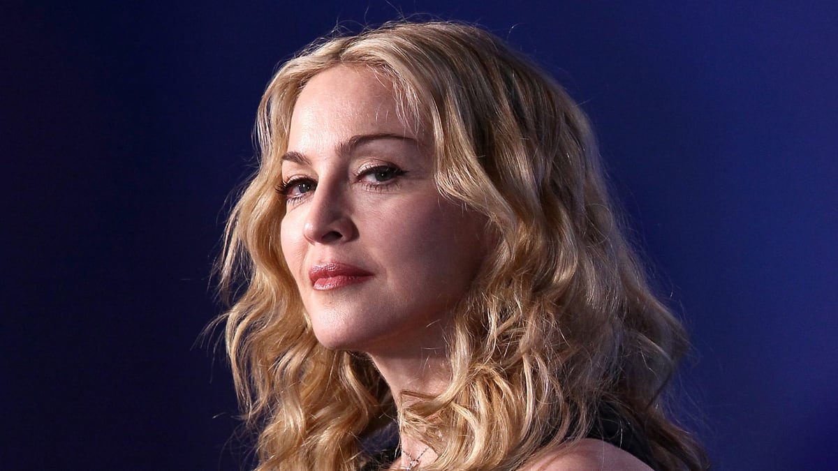 cheats/2012/02/10/madonna-s-stalker-escapes/madonna-stalker-escapes-mental-facility-cheat_bol4s4