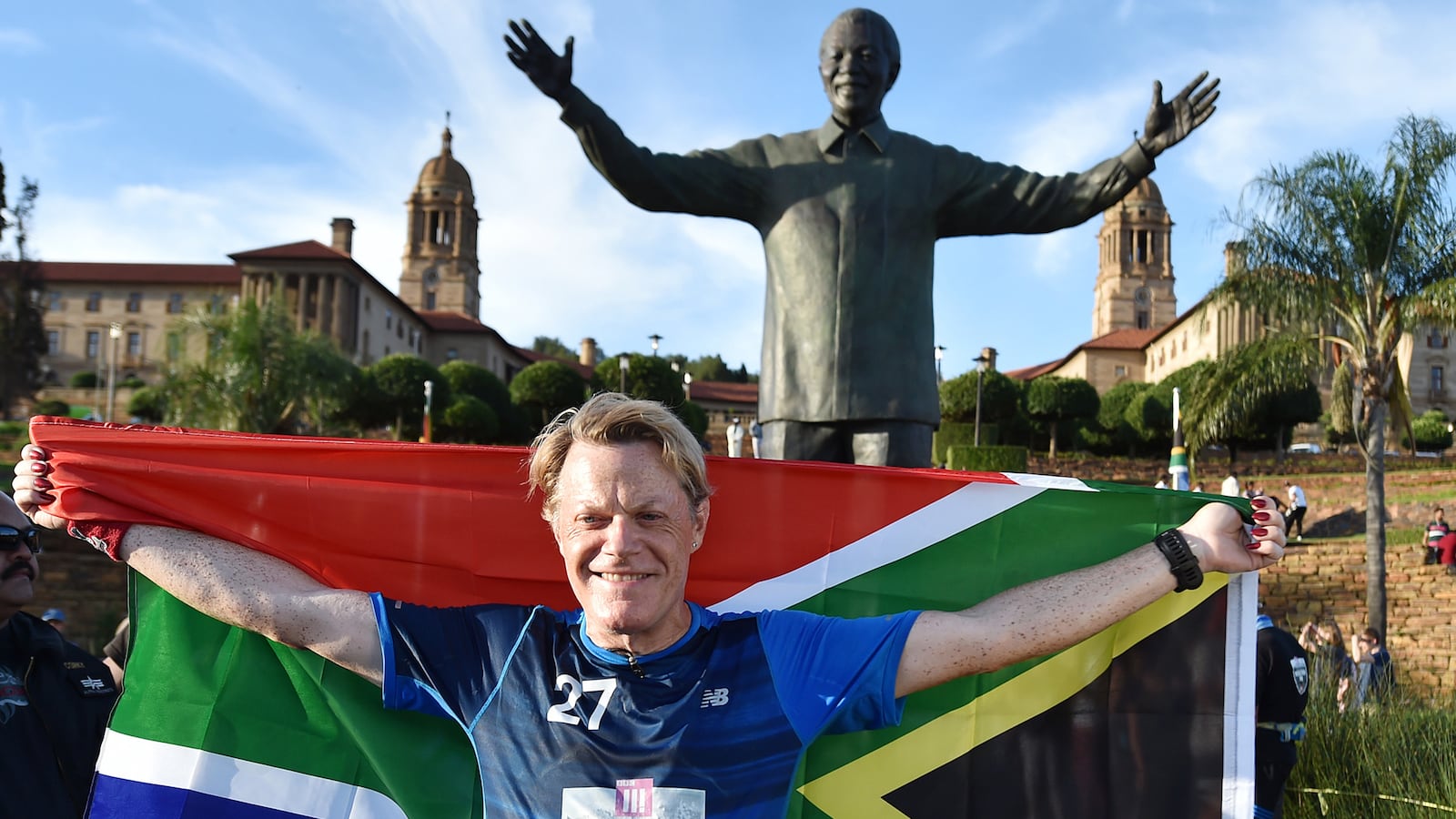 articles/2016/03/22/how-will-eddie-izzard-recover-after-27-marathons-in-27-days/160322-saunders-eddie-izzard-tease_aj4nyp