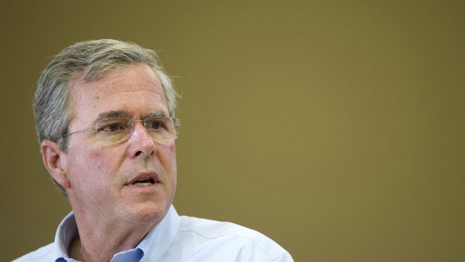 cheats/2015/08/08/jeb-trump-should-apologize/150808-jeb-bush-cheat_kubsj8