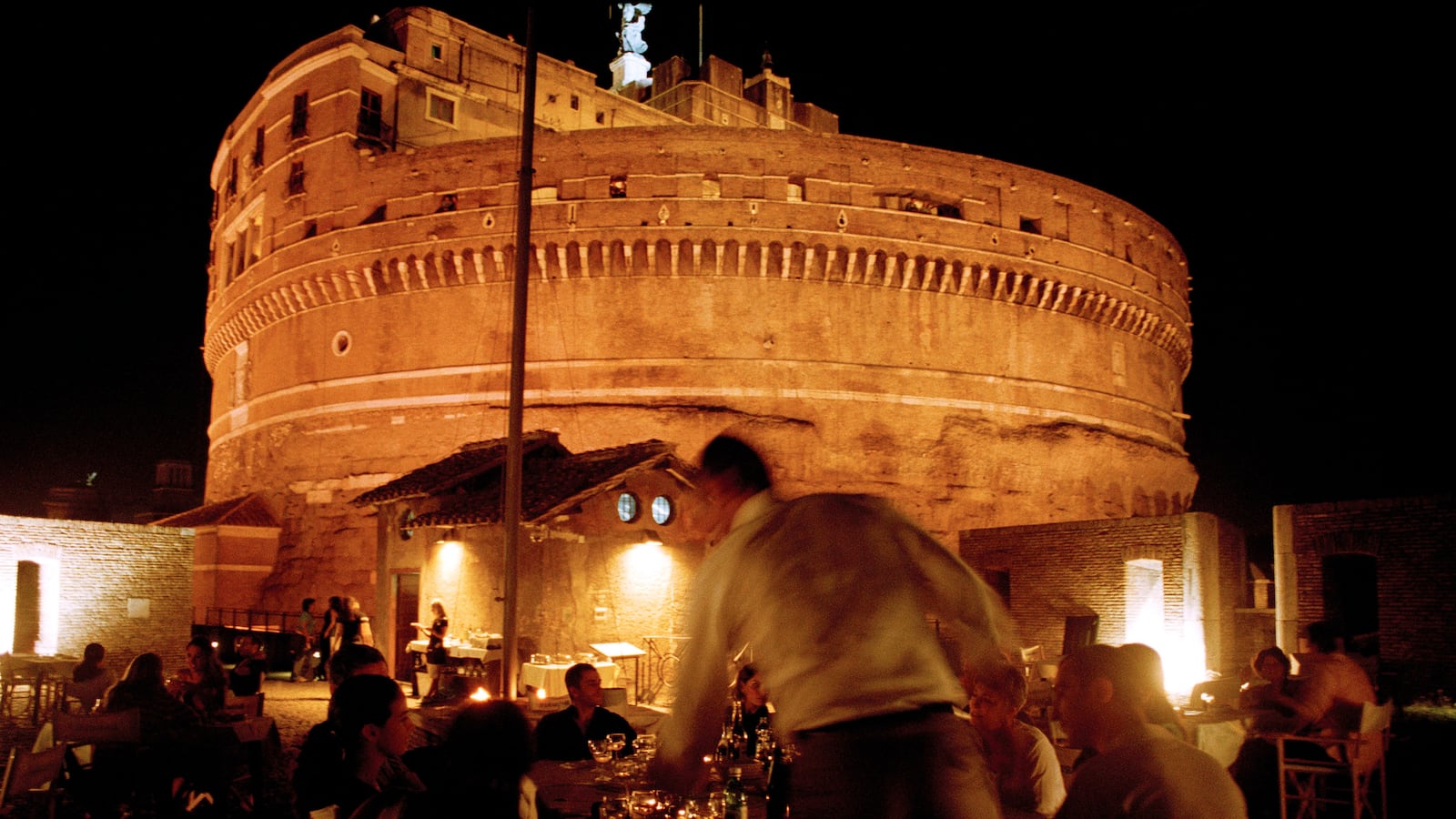 articles/2013/08/26/the-economic-crisis-makes-infidelity-too-expensive/130823-nadeau-rome-tease_xdfaqo