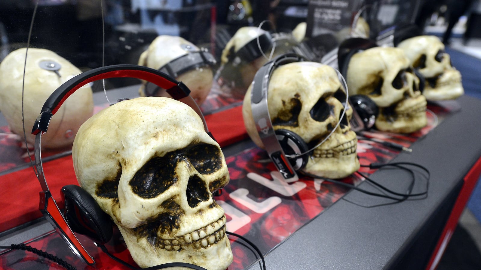 articles/2013/01/09/consumer-tech-is-doomed/technology-is-doomed-ces-ross-tease_ewsarv