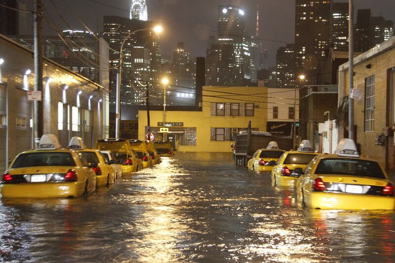 articles/2012/10/30/inside-hurricane-sandy-the-daily-beast-reports/hurricane-sandy-new-york-ground-reports-tease_xidgqp