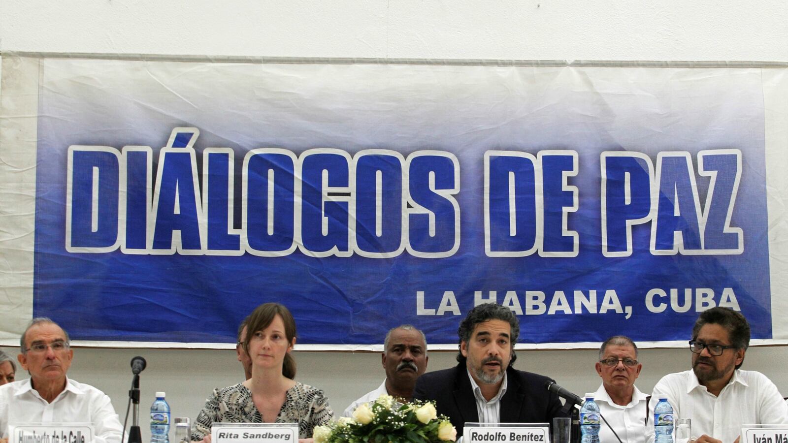 cheats/2016/05/16/colombia-and-farc-rebels-agree-to-release-child-soldiers/160516-colombia-farc-children-cheat_bdtyej