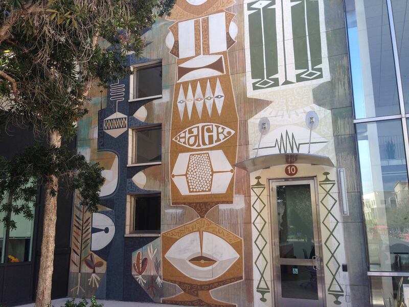 galleries/2014/05/14/facebook-s-artists-in-residence-decorate-the-office-photos/140712-facebook-art12_uyfbqt